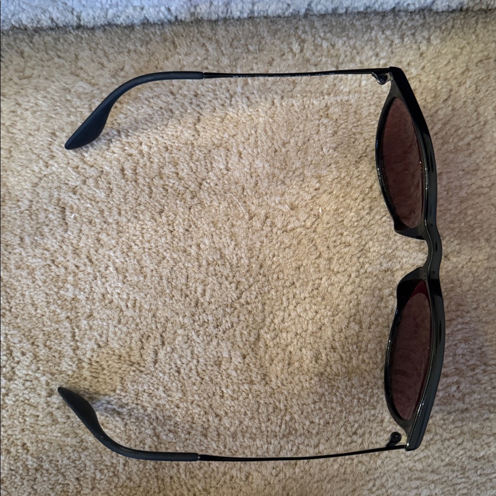 Authentic Ray Ban Erika polarized sunglasses - Picture 11 of 12